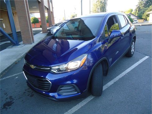 Used 2017 Chevrolet Trax LS FWD image 1