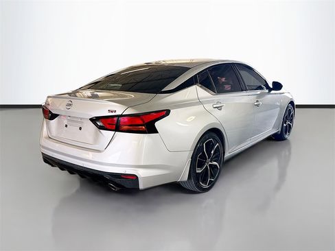 Used 2024 Nissan Altima 2.5 SR w/ SR Premium Package image 5