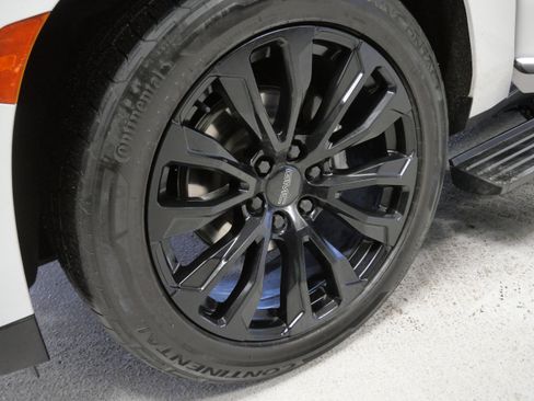 Used 2022 GMC Yukon Denali w/ Denali Premium Package image 15