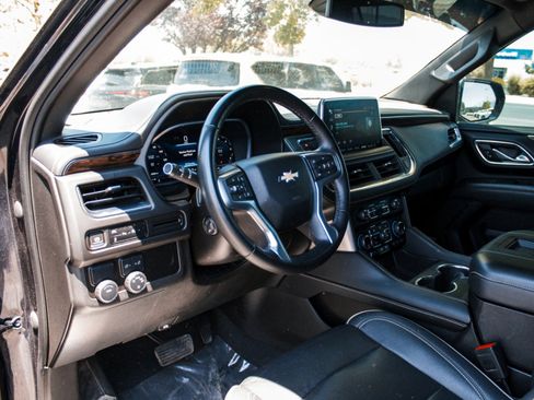 Used 2023 Chevrolet Suburban Premier RWD image 8
