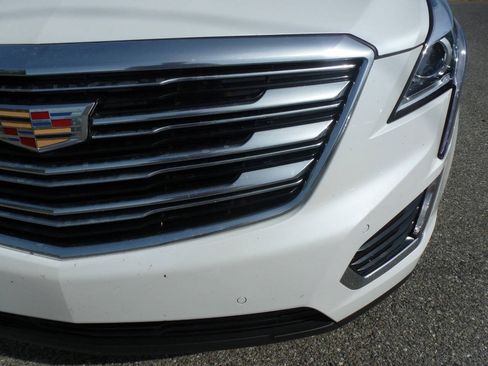 Used 2017 Cadillac XT5 Luxury w/ Driver Awareness Package AWD/4WD image 3
