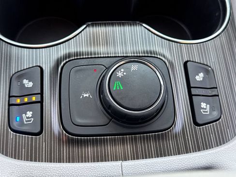 Used 2021 GMC Acadia SLT w/ Technology Package FWD image 22