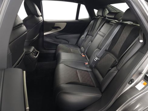 Used 2023 Lexus LS 500 F Sport w/ Accessory Package (Z2) image 34