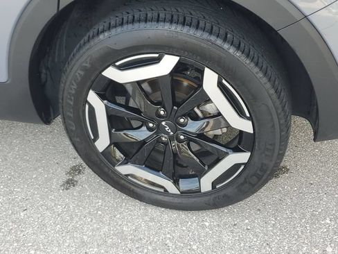 Used 2024 Kia Telluride EX w/ EX Captain's Chair Package FWD image 5