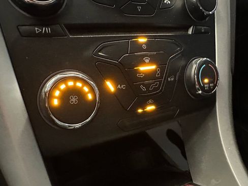 Used 2015 Ford Fusion SE FWD image 15