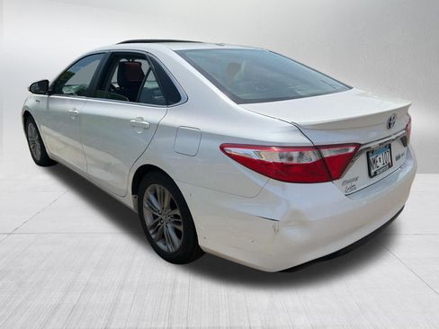 Used 2015 Toyota Camry SE w/ Moonroof Package FWD image 4