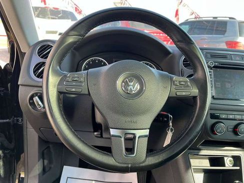 Used 2013 Volkswagen Tiguan SE image 19