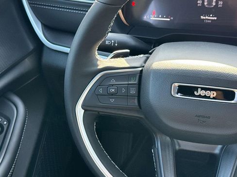 New 2025 Jeep Grand Cherokee Altitude image 14