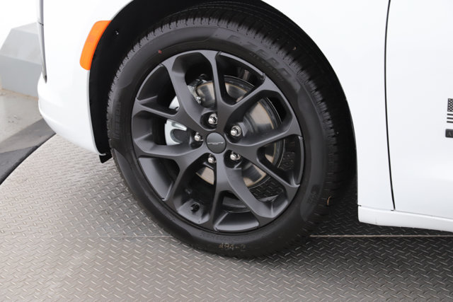 New 2027 Chrysler Pacifica Select FWD image 13