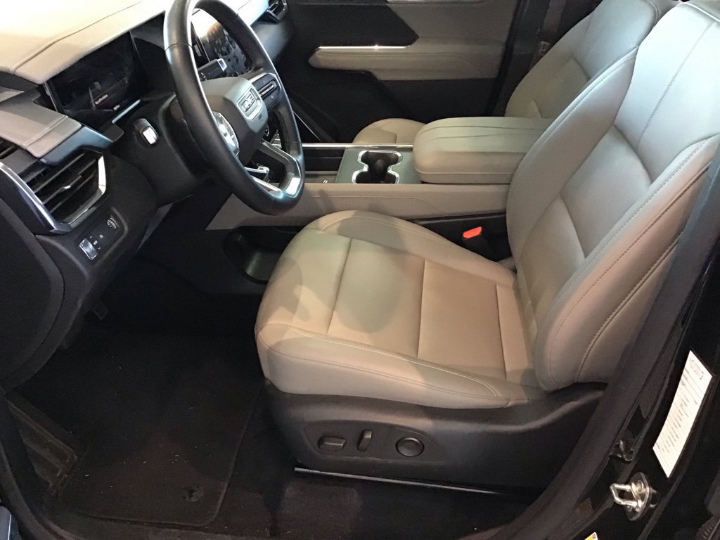 Used 2026 GMC Acadia Elevation w/ Elevation Premium Package FWD image 6