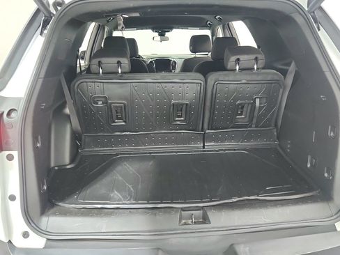 Used 2024 Chevrolet Traverse LT FWD image 23