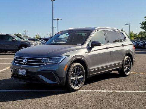 Used 2023 Volkswagen Tiguan SE FWD image 10