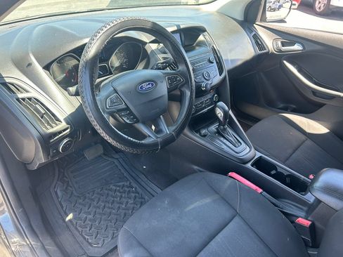Used 2018 Ford Focus SE FWD image 22