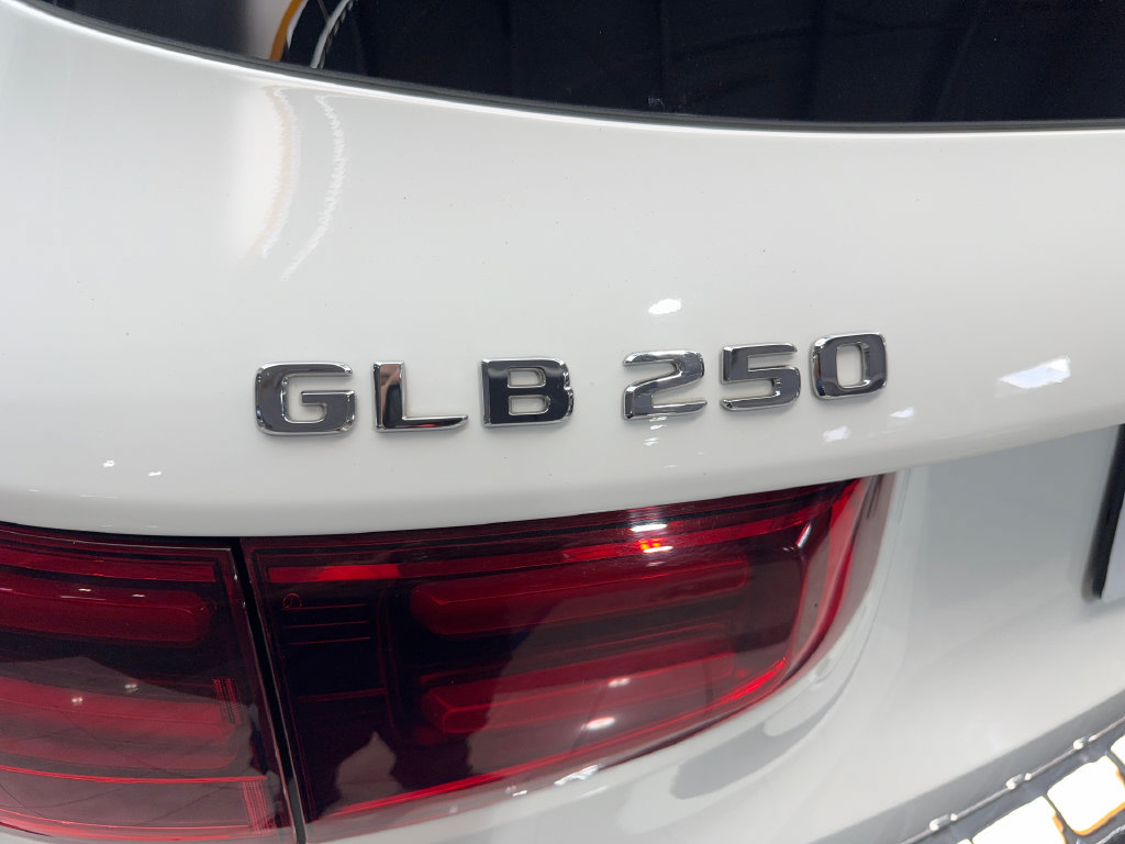 Used 2025 Mercedes-Benz GLB 250 4MATIC image 23
