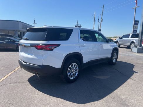 Used 2022 Chevrolet Traverse LS image 3