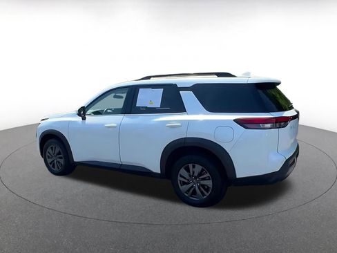 Used 2025 Nissan Pathfinder SV image 10