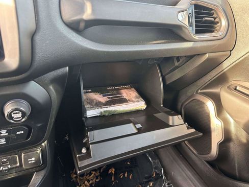 Used 2022 Jeep Renegade Latitude image 32