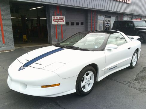 Used 1994 Pontiac Firebird Formula RWD image 14