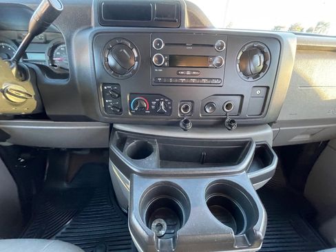 Used 2014 Ford E-350 and Econoline 350 XLT image 18