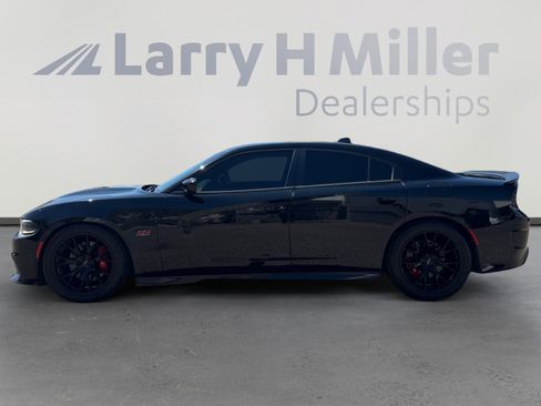 Used 2017 Dodge Charger R/T Scat Pack w/ Beats Audio Group RWD image 2