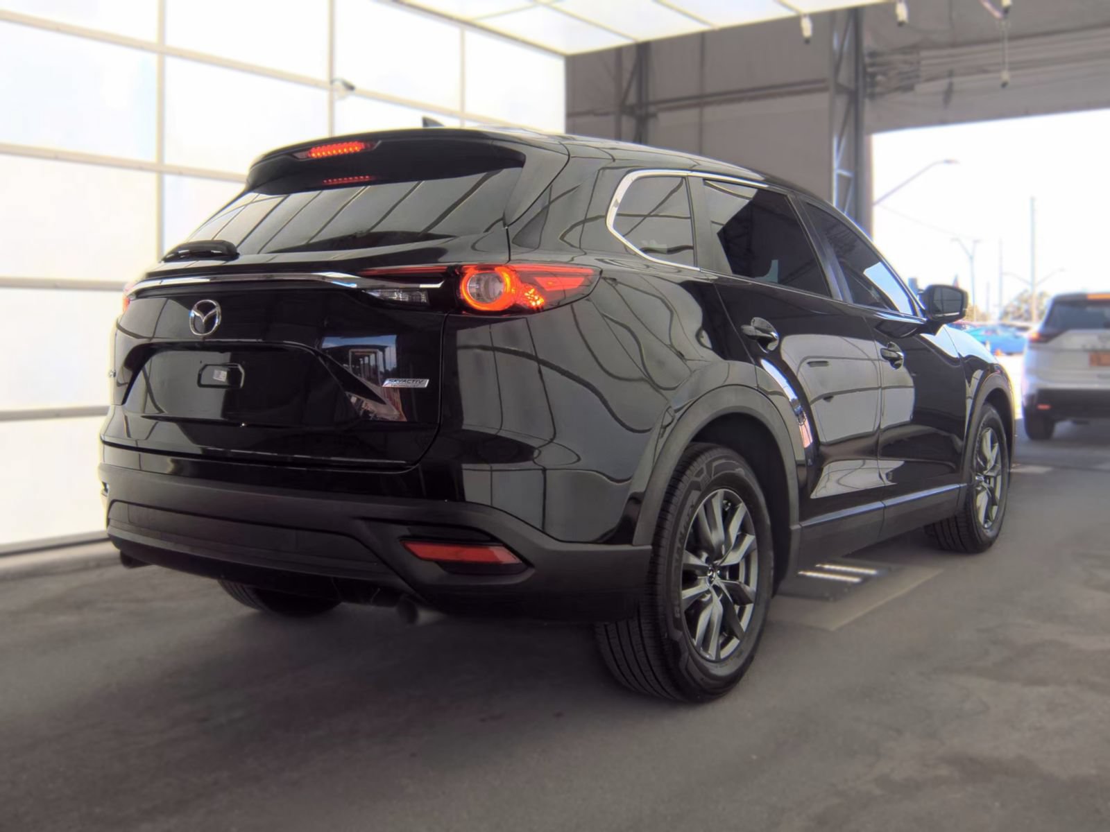 Used 2019 MAZDA CX-9 Sport FWD image 2