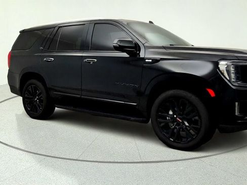 Used 2021 GMC Yukon SLT w/ SLT Premium Package AWD/4WD image 3