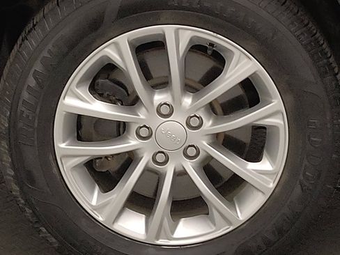 Used 2019 Jeep Cherokee Latitude w/ Popular Appearance Group FWD image 31
