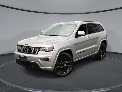 Used 2021 Jeep Grand Cherokee Laredo X AWD/4WD image 1