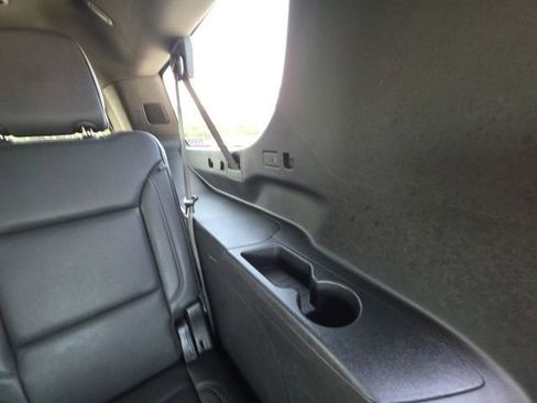 Used 2025 Chevrolet Suburban Z71 AWD/4WD image 31
