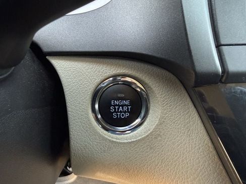 Used 2019 Toyota Sienna XLE Premium FWD image 23