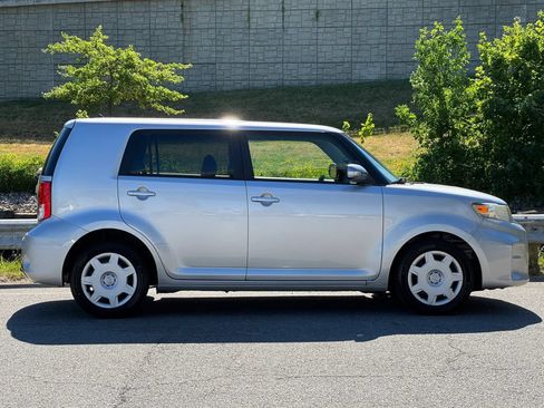 Used 2013 Scion xB FWD image 5