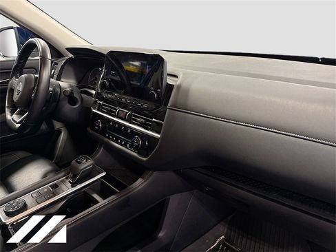 Used 2024 Nissan Pathfinder SL image 32