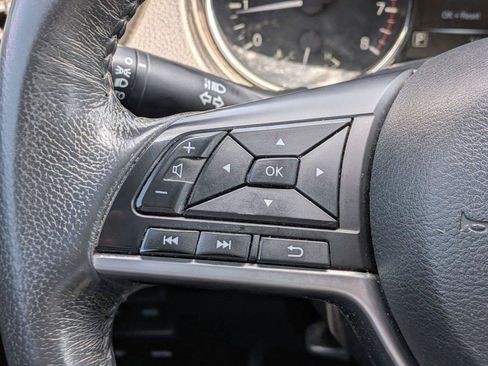 Used 2017 Nissan Rogue SV AWD/4WD image 21