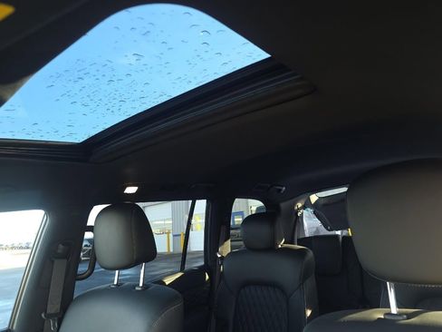 Used 2024 INFINITI QX80 Sensory image 11