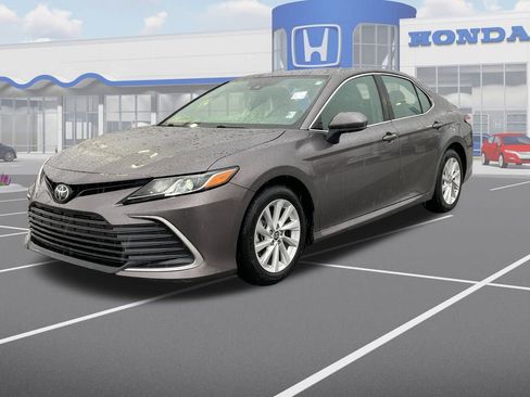 Used 2024 Toyota Camry LE image 3