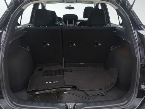 Used 2018 Nissan Kicks S image 9