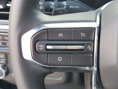 Used 2025 GMC Yukon XL Denali AWD/4WD image 34