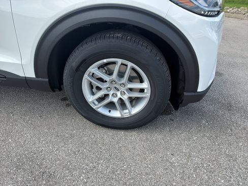 New 2026 Ford Explorer Active w/ Active Comfort Package RWD image 35