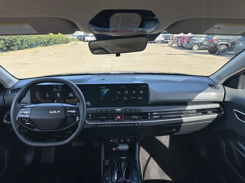 Used 2025 Kia K4 LXS image 36