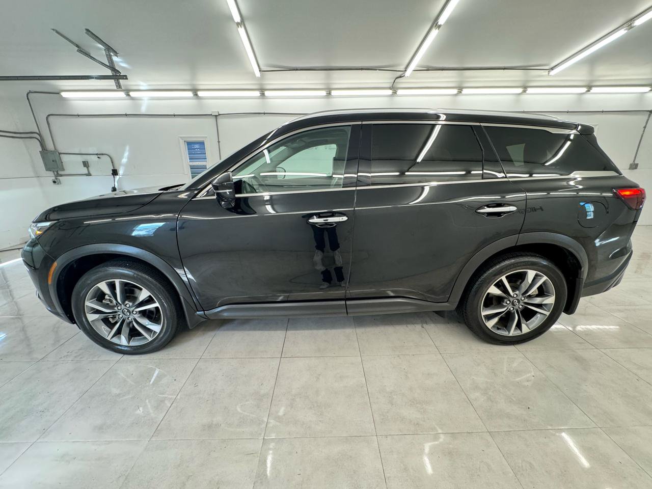 Used 2023 INFINITI QX60 Luxe w/ Cargo Package AWD/4WD image 8
