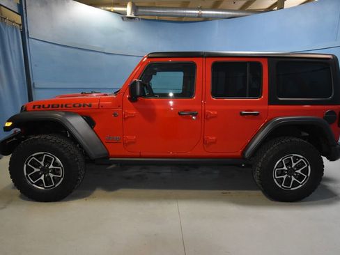 Used 2025 Jeep Wrangler Unlimited Rubicon w/ Convenience Group AWD/4WD image 26
