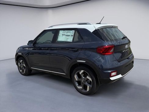 New 2026 Hyundai Venue SEL FWD image 3
