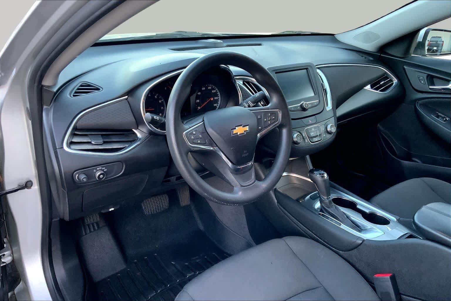 Used 2018 Chevrolet Malibu LT FWD image 17
