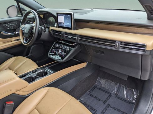 Used 2021 Lincoln Corsair Reserve image 10