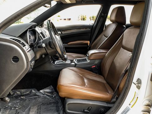 Used 2018 Chrysler 300 Limited image 5