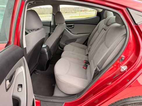 Used 2014 Hyundai Elantra SE image 23