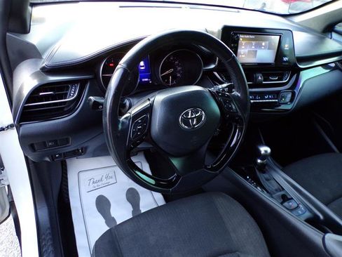 Used 2018 Toyota C-HR XLE FWD image 16