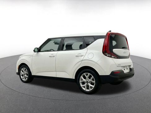 Used 2025 Kia Soul LX w/ LX Technology Package FWD image 7