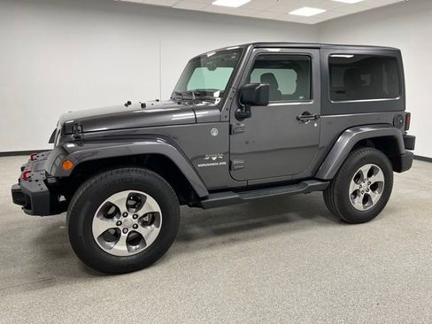 Used 2016 Jeep Wrangler Sahara w/ Connectivity Group AWD/4WD image 6