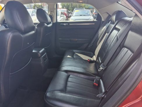 Used 2009 Chrysler 300 C RWD image 12